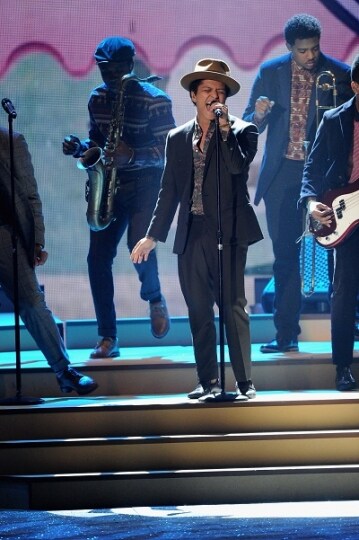 bruno mars alla sfilata victoria\'s secret 2012