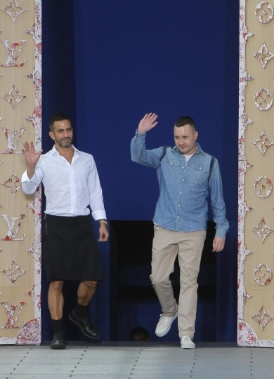 marc-jacobs-esce-in-passerella-per-il-saluto-finale