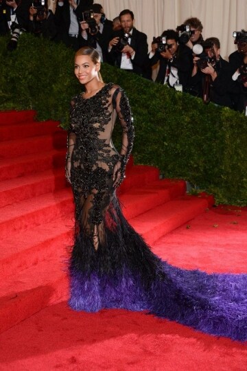 beyoce-in-givenchy-haute-couture-by-riccardo-tisci