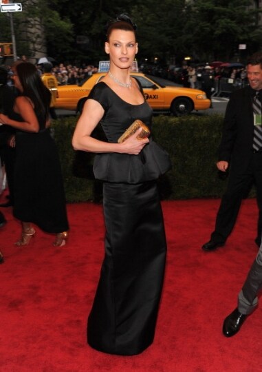 linda-evangelista-in-prada