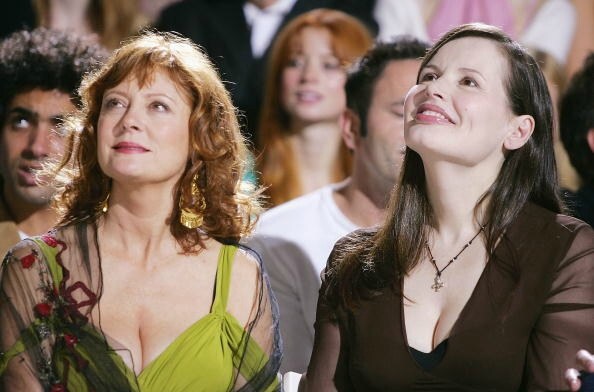 le-due-amiche-invitate-ad-un evento-di-moda