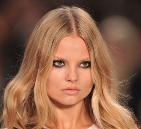 occhi dal contorno scuro e pelle beige per il total look naturale