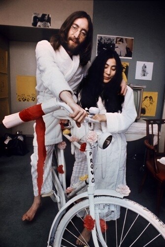 john-lennon-in-pigiama