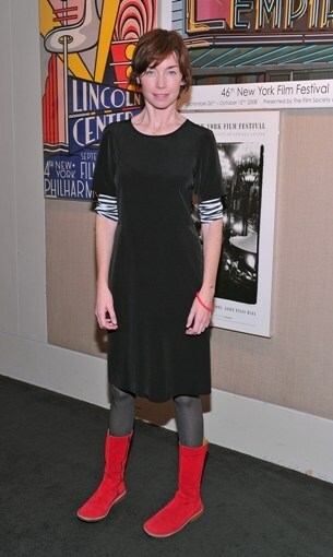 julianne-nicholson-in-pigiama
