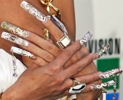 nail-art-piercings-decoro-unghie