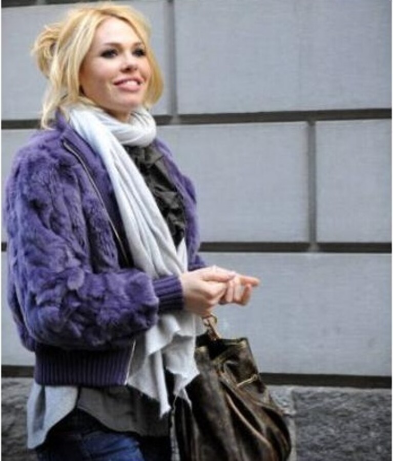 Ilary Blasi shopping e smorfie