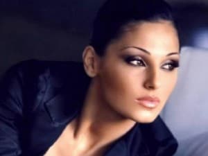 anna_tatangelo-sdraiata