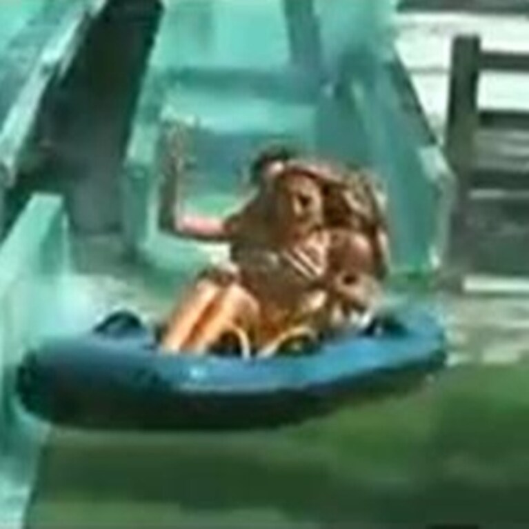 elena sullo scivolo