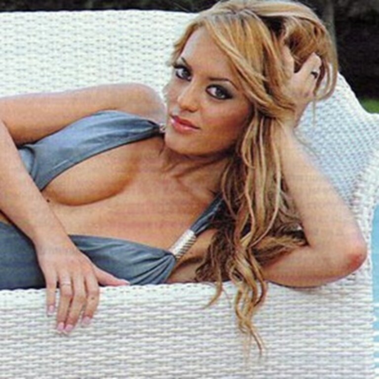 elena in grigio