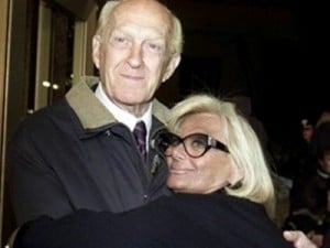 abbraccio tra sandra e raimondo