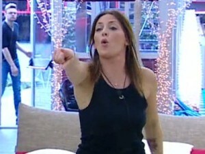 Tra Guendalina Tavassi e Pietro Titone volano insulti pesanti, e ci si mette di mezzo Giuliano ad esasperare gli animi