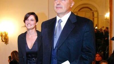 Il commissario Montalbano con la compagna