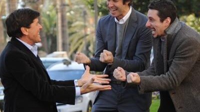 Le iene con il presentatore
