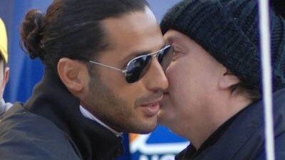 L'agente baccia il compagno di Belen