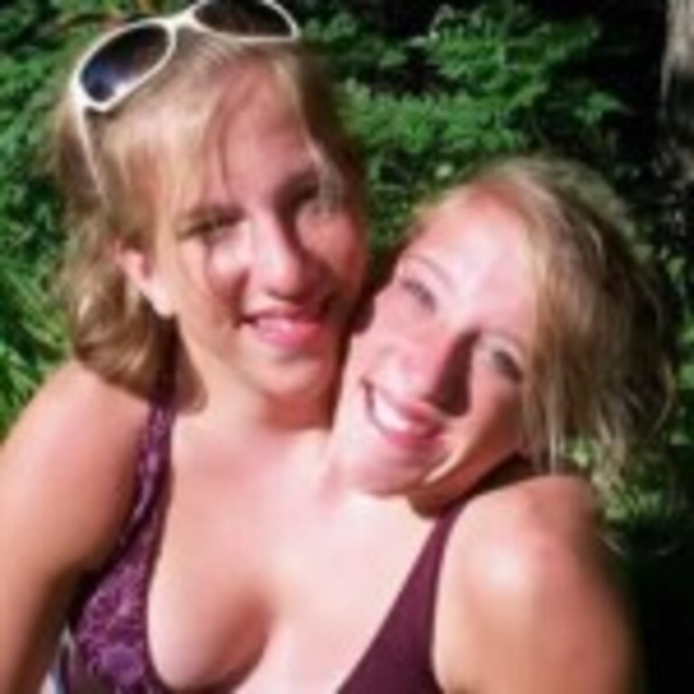 abigail e brittany
