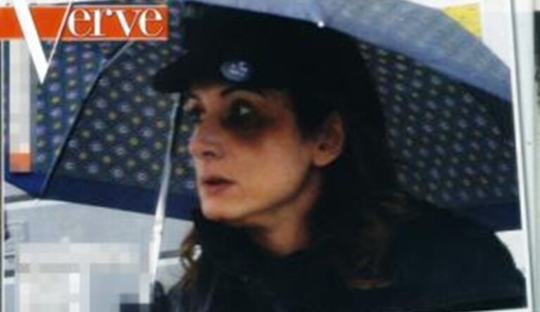 Vladimir Luxuria sotto l'ombrello