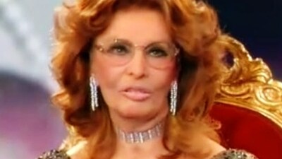 Loren imbarazzata