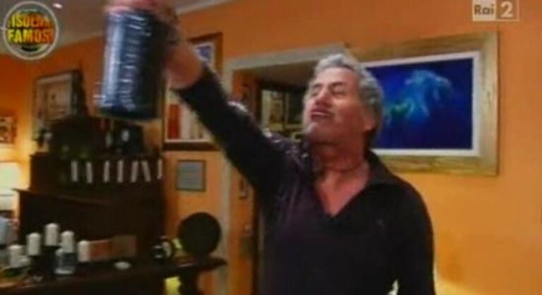 il cantante di ricominciamo