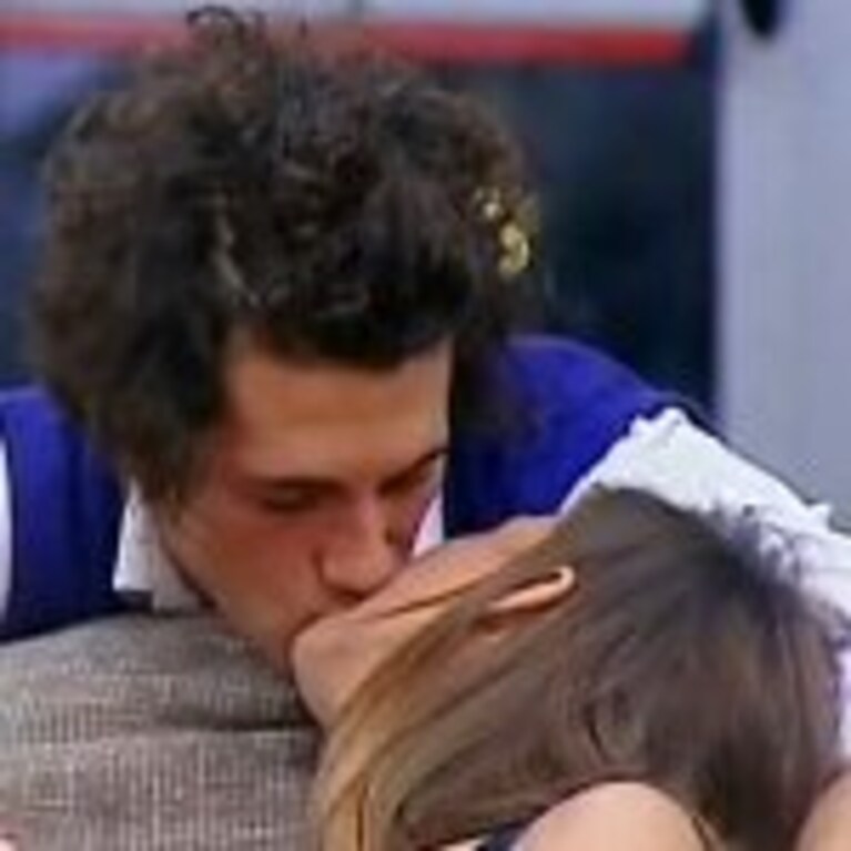 bacio tra pietro e ilaria