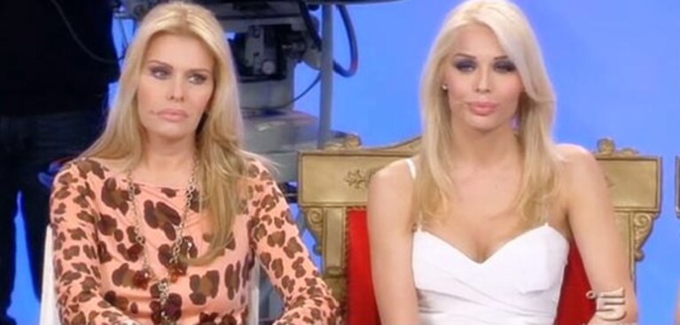 Giulia vicino a Claudia