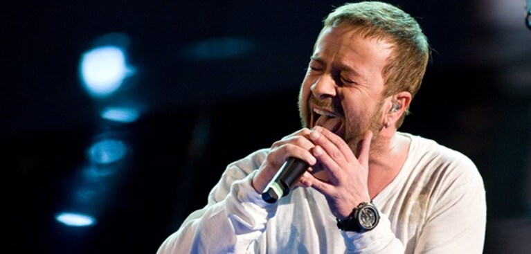 Marco canta