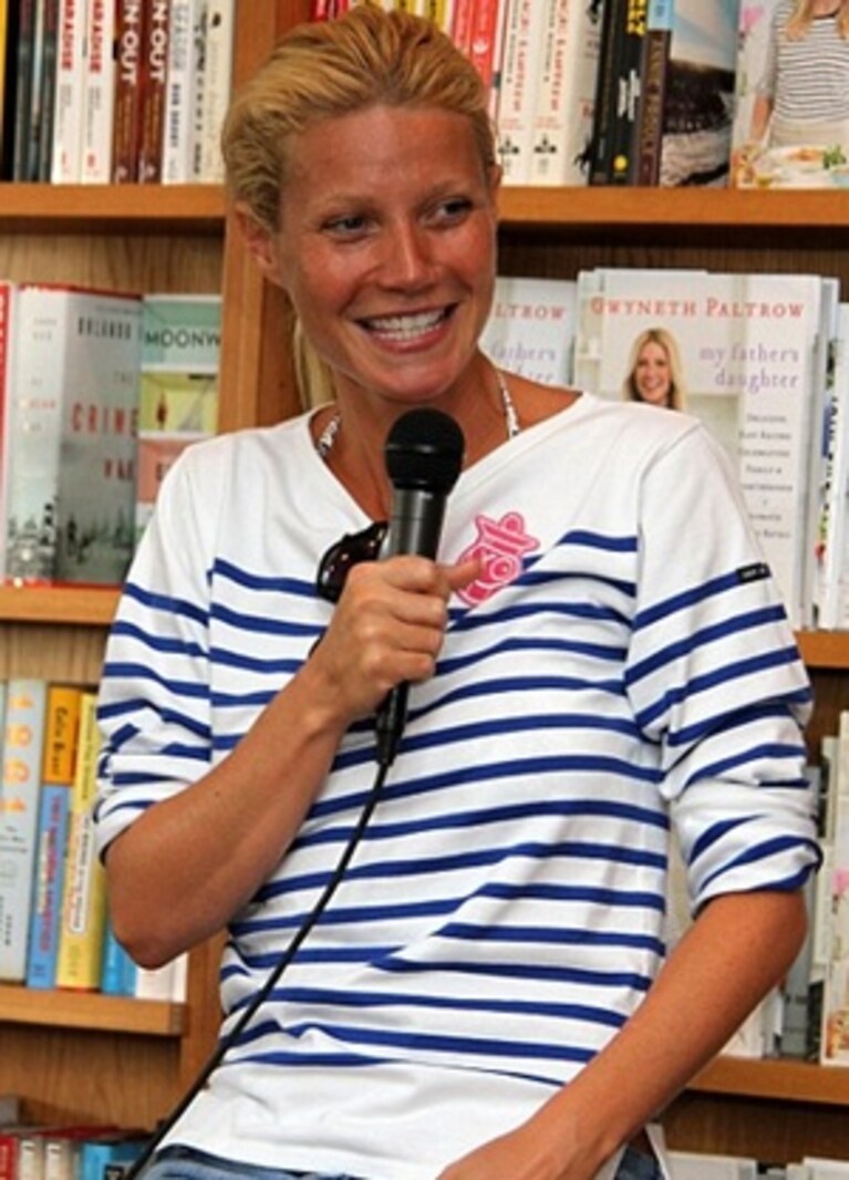 La Paltrow con il microfono