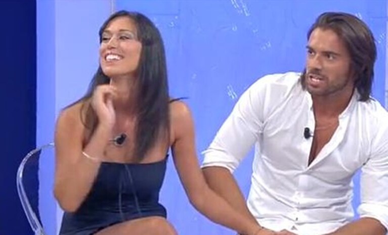 Claudia e Samuele mano nella mano