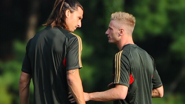 le coccole sospette tra i due calciatori