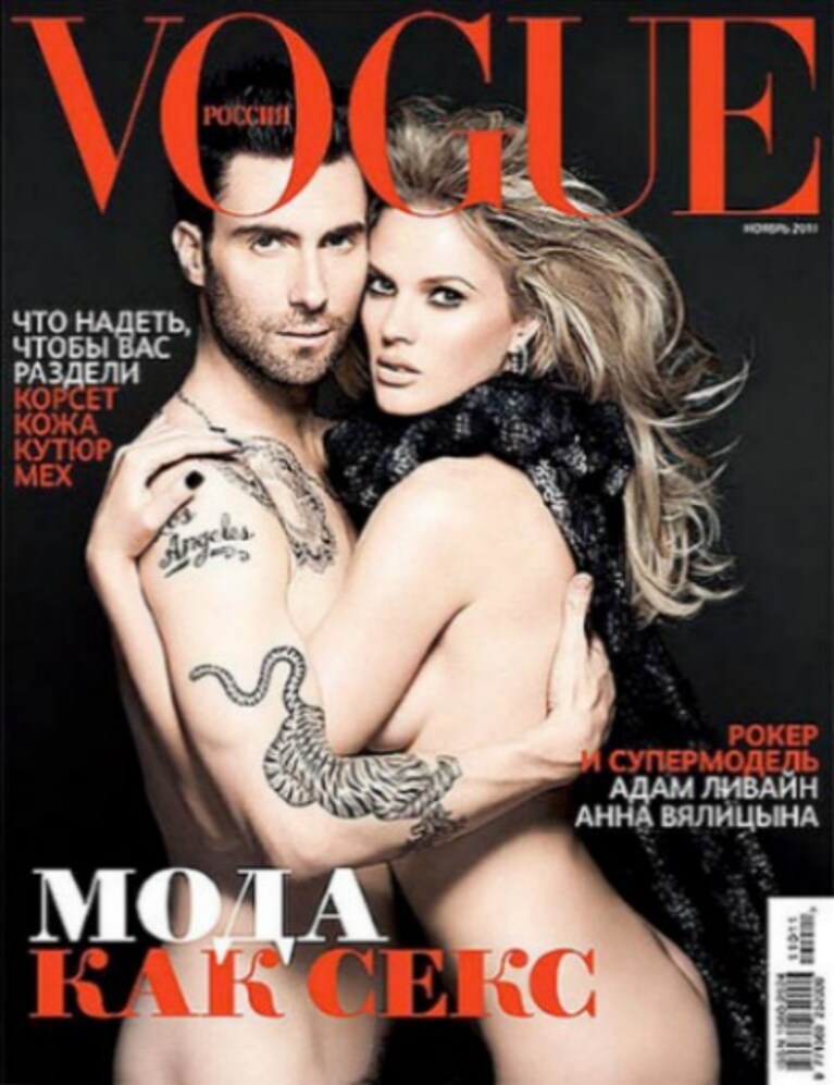 il cantante e la modella nudi