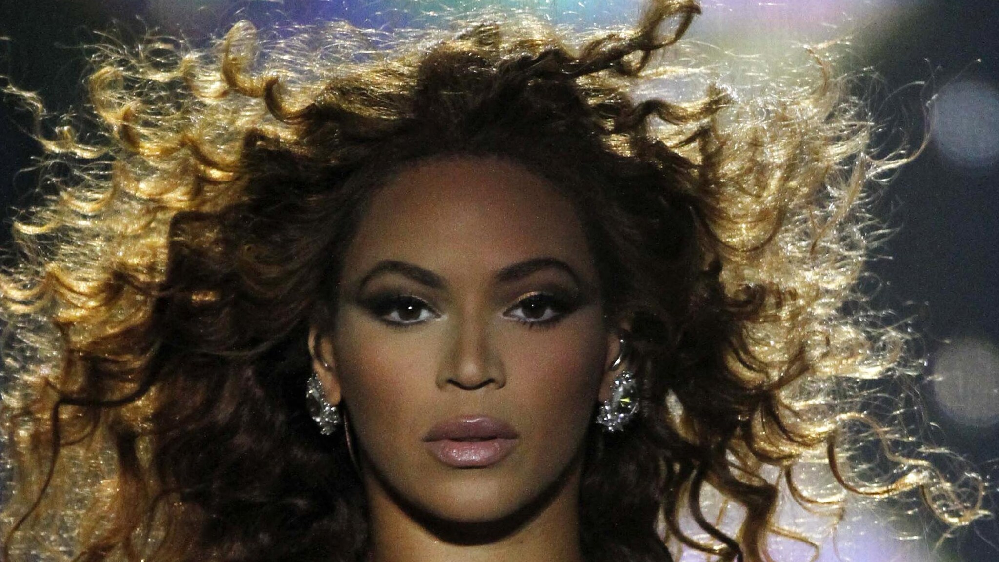 La superstar Beyoncè ha replicato seccatissima alle accuse di un finto pancione, che ha definito assolutamente ridicole, stupide e false.