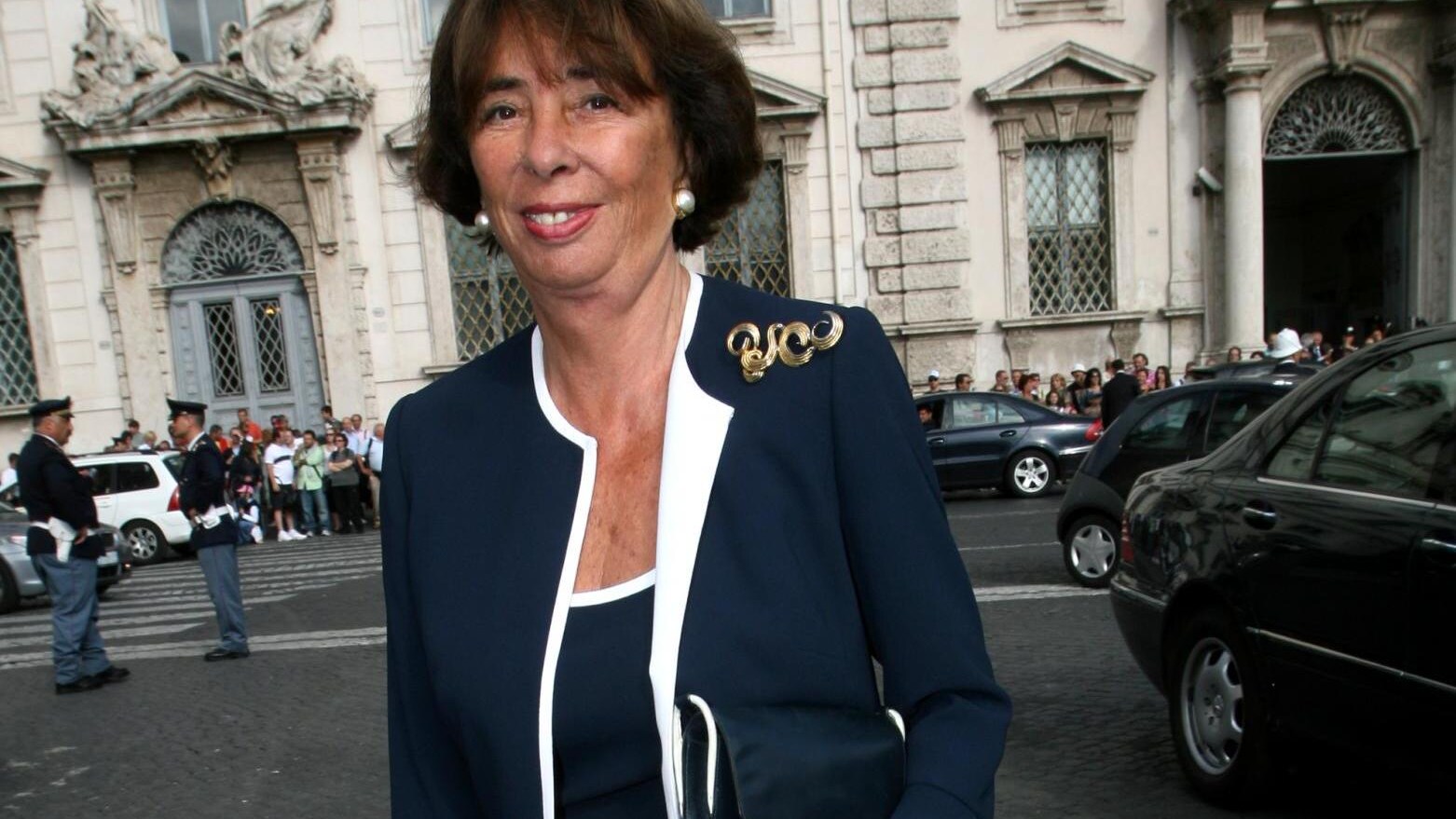 Diana De Feo, moglie di Emilio Fede e Senatore della Repubblica Italiana, smentisce l’intenzione di chiedere i danni al marito