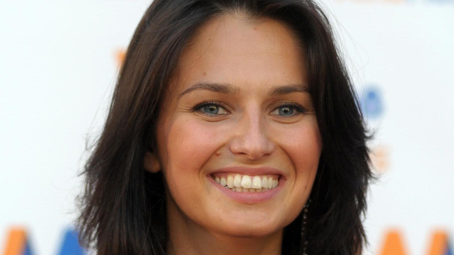 Anna Safroncik, splendida attrice ucraina che ha trovato il successo in Italia, si è consolata con l’ex tronista di Uomini e Donne Francesco Arca
