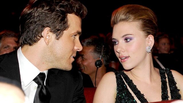 Una serie d’immagini scattate per far piacere al suo ex marito. E’ questa la spiegazione fornita da Scarlett Johansson alle foto sexy