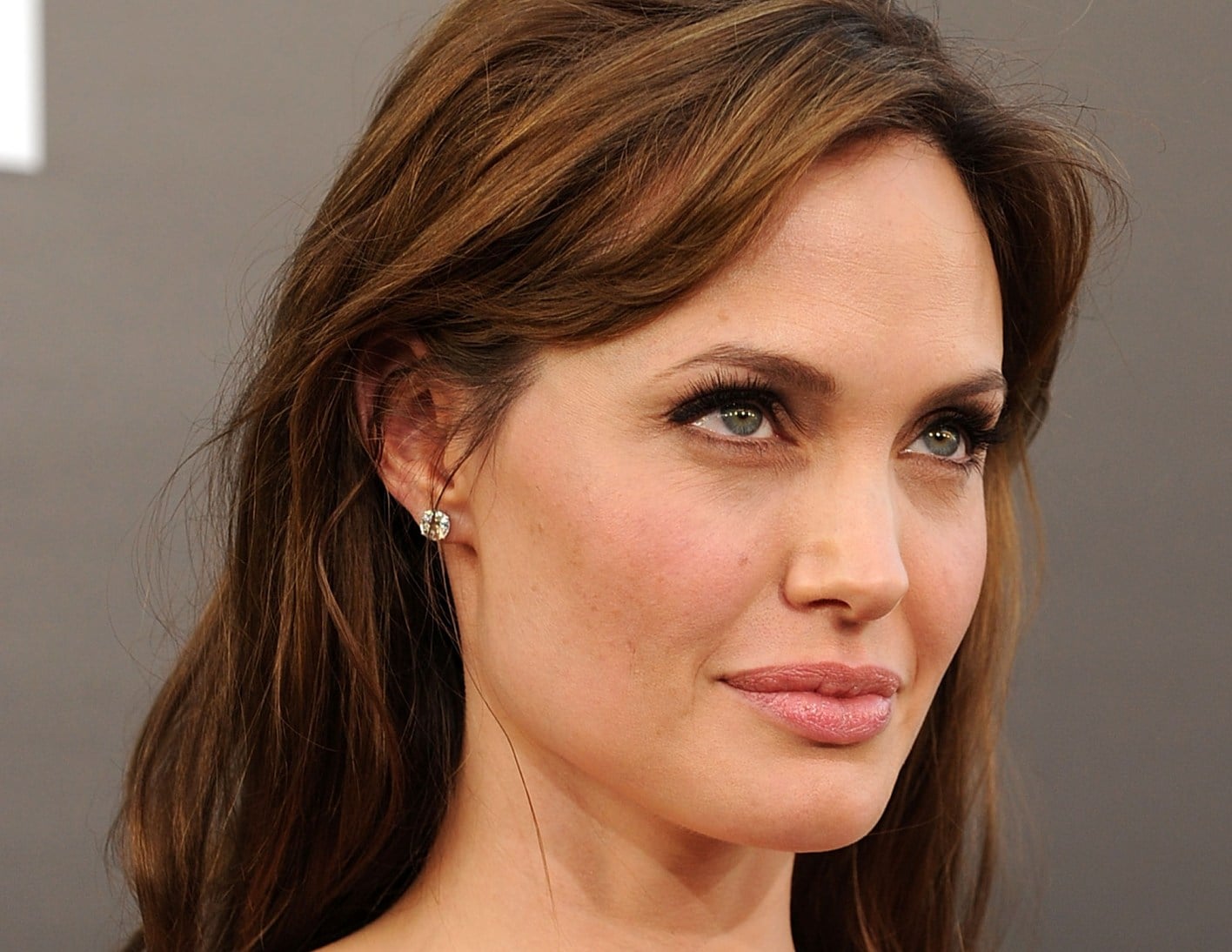Angelina Jolie sta davvero esagerando con la dieta. La diva hollywoodiana più bella al mondo ha adottato un regime alimentare che prevede il consumo di sole 600 calorie al giorno