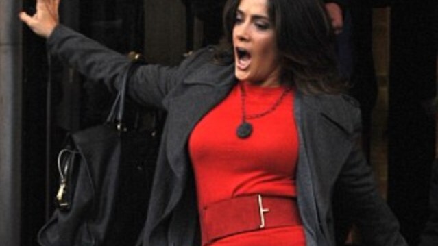 Lo spirito cavalleresco di Antonio Banderas ci ha privati di un’immagine che avrebbe fatto certamente divertire molti e che avrebbe “punito” l’attrice Salma Hayek