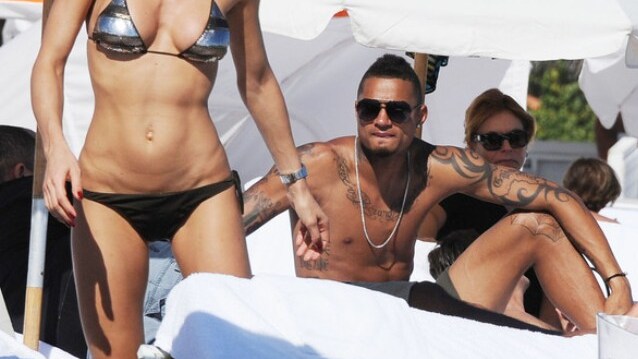 Dopo la bollente vacanza con Nena Ristic a Miami, Kevin Prince Boateng è tornato all’ovile