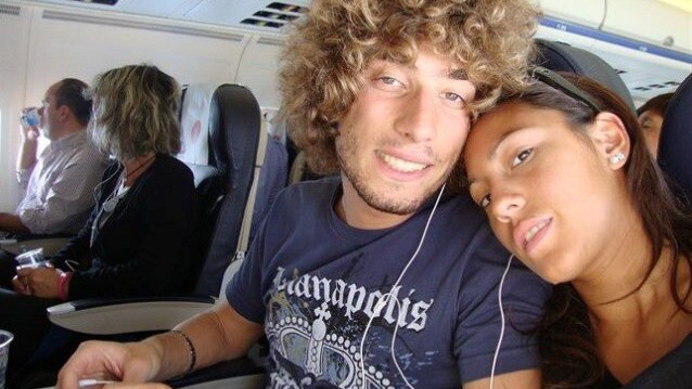 A un mese dalla morte di Marco Simoncelli, la fidanzata Kate Fretti ricorda l’uomo della sua vita, confidando che il dolore per averlo perso è a tratti ancora troppo forte