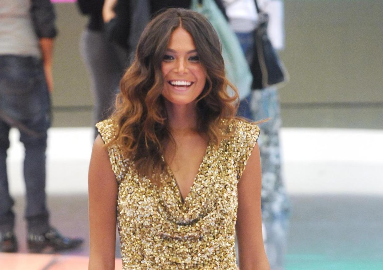 Aura Rolenzetti, la sexy naufraga dell’Isola dei Famosi 2010, è riuscita a conquistare il giudice di X Factor Morgan