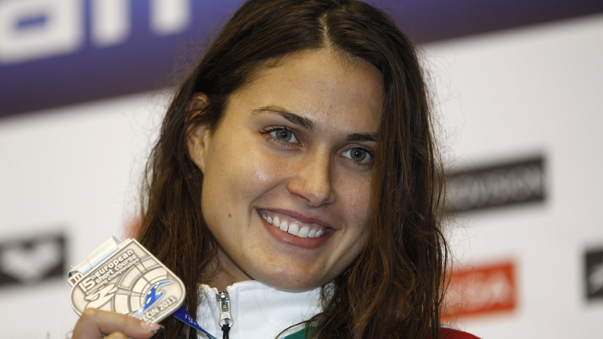 Zsuzsanna Jakabos è la nuotatrice ungherese che sta rubando la scena a Federica Pellegrini