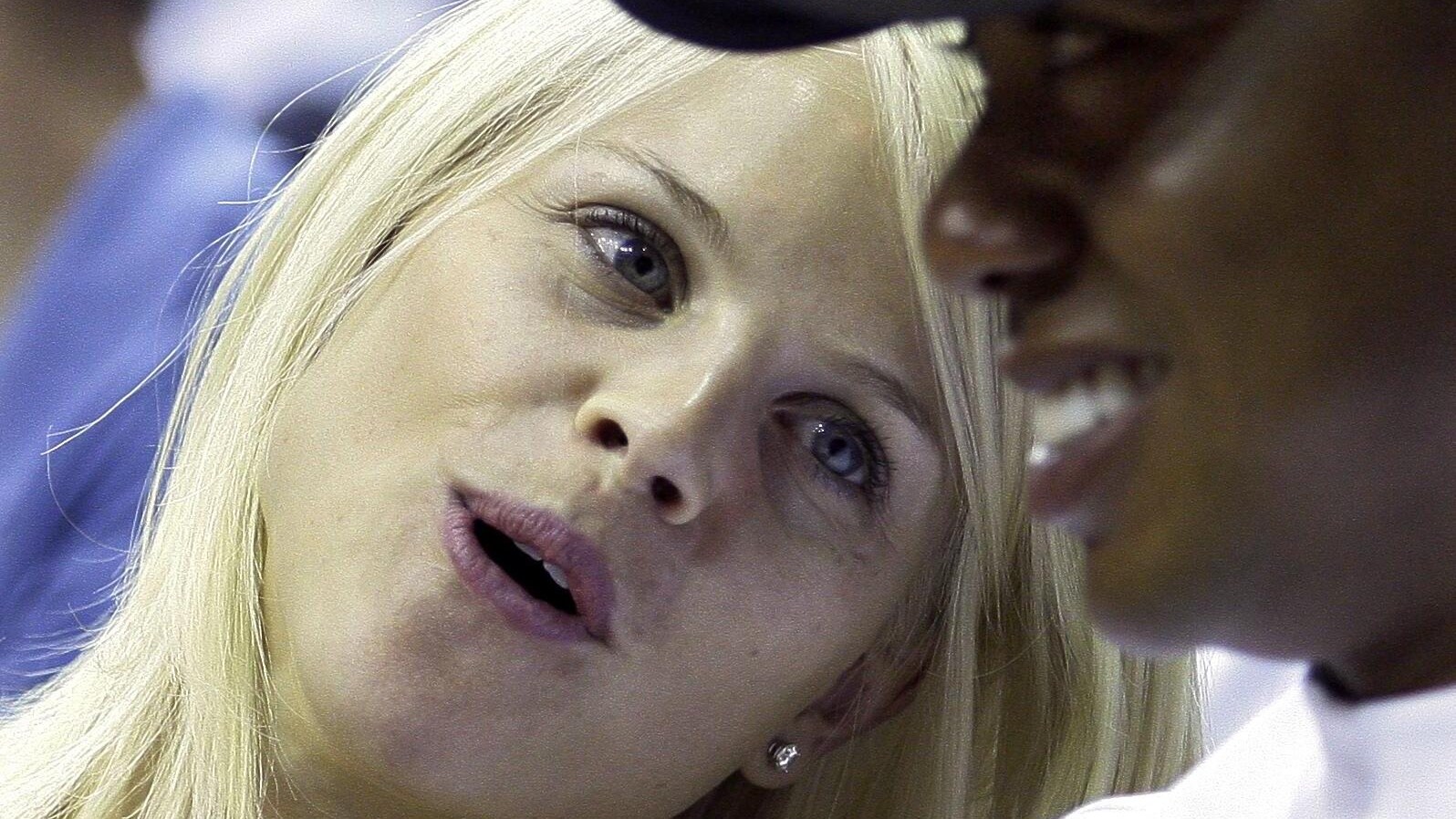 Diventata ricchissima grazie al divorzio da Tiger Woods, Elin Nordegren ha deciso di non badare a spese.