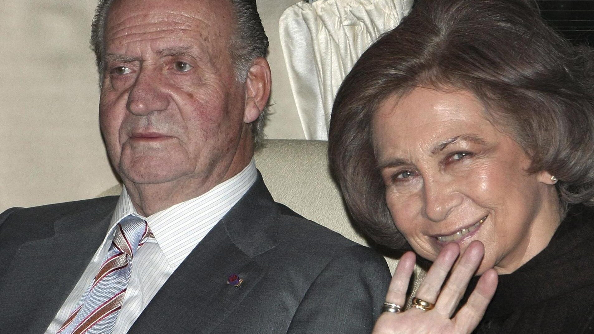 A 73 anni suonati, Re Juan Carlos si trova a fronteggiare forse lo scandalo più clamoroso della sua vita a causa di un libro scritto dalla giornalista Pilar Eyre