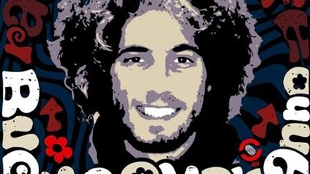 Oggi Marco Simoncelli avrebbe compiuto 25 anni: stasera Rimini lo festeggia, la Fondazione in suo nome raccoglierà fondi per chi ha bisogno e la sua famiglia, compresa la fidanzata Kate, lo festeggerà come se non se ne fosse mai andato.