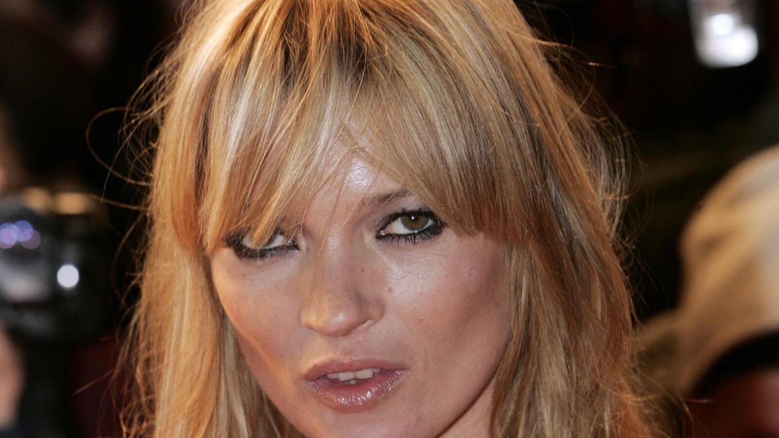 Ore di paura per la super top model Kate Moss che, al termine di una notte trascorsa all’hotel Ritz di Parigi, si è risvegliata col braccio paralizzato