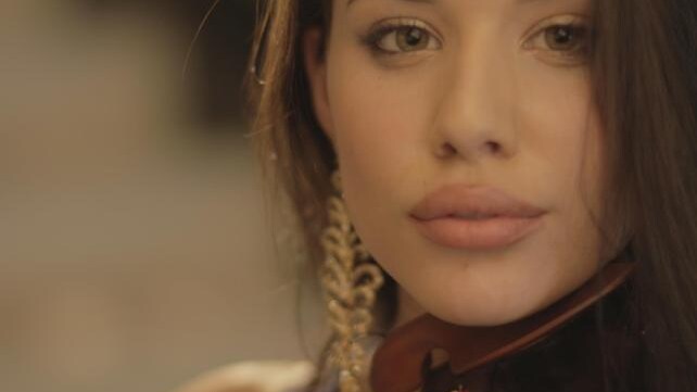 Finito il periodo della riservatezza, la bella Nathalie Cadlini è finalmente esplosa e, forte della presenza del fidanzato Amedeo Aterrano