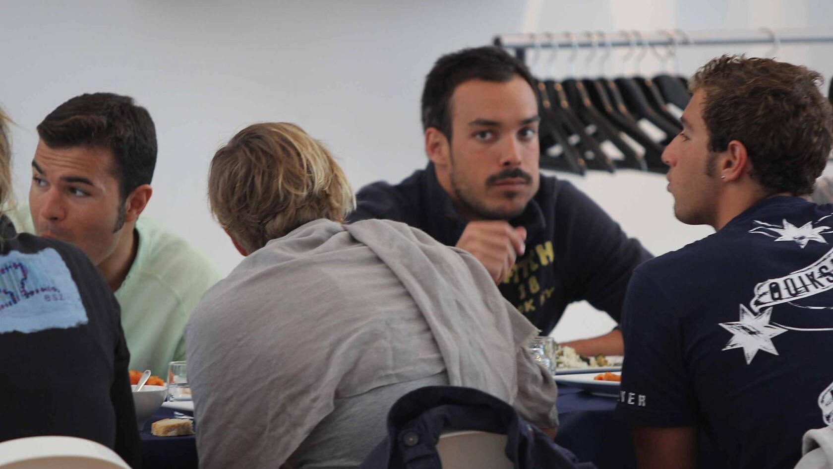 Un pranzo davvero strano quello che ha visto allo stesso tavolo la nuotatrice Federica Pellegrini e il suo ex fidanzato Luca Marin
