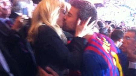 Non è finita tra la bellissima Shakira e il fidanzato Gerard Piquè, immortalati mentre festeggiano a modo loro la vittoria del Barcellona nella Coppa del Re