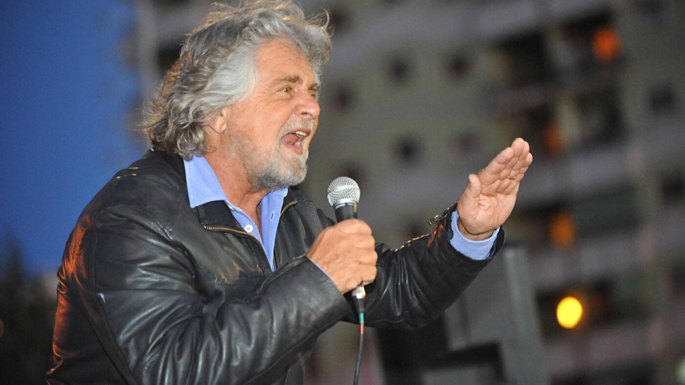 Ha scelto la Sardegna per rigenerarsi dalle fatiche di un anno di politica, il leader del MoVimento 5 Stelle Beppe Grillo