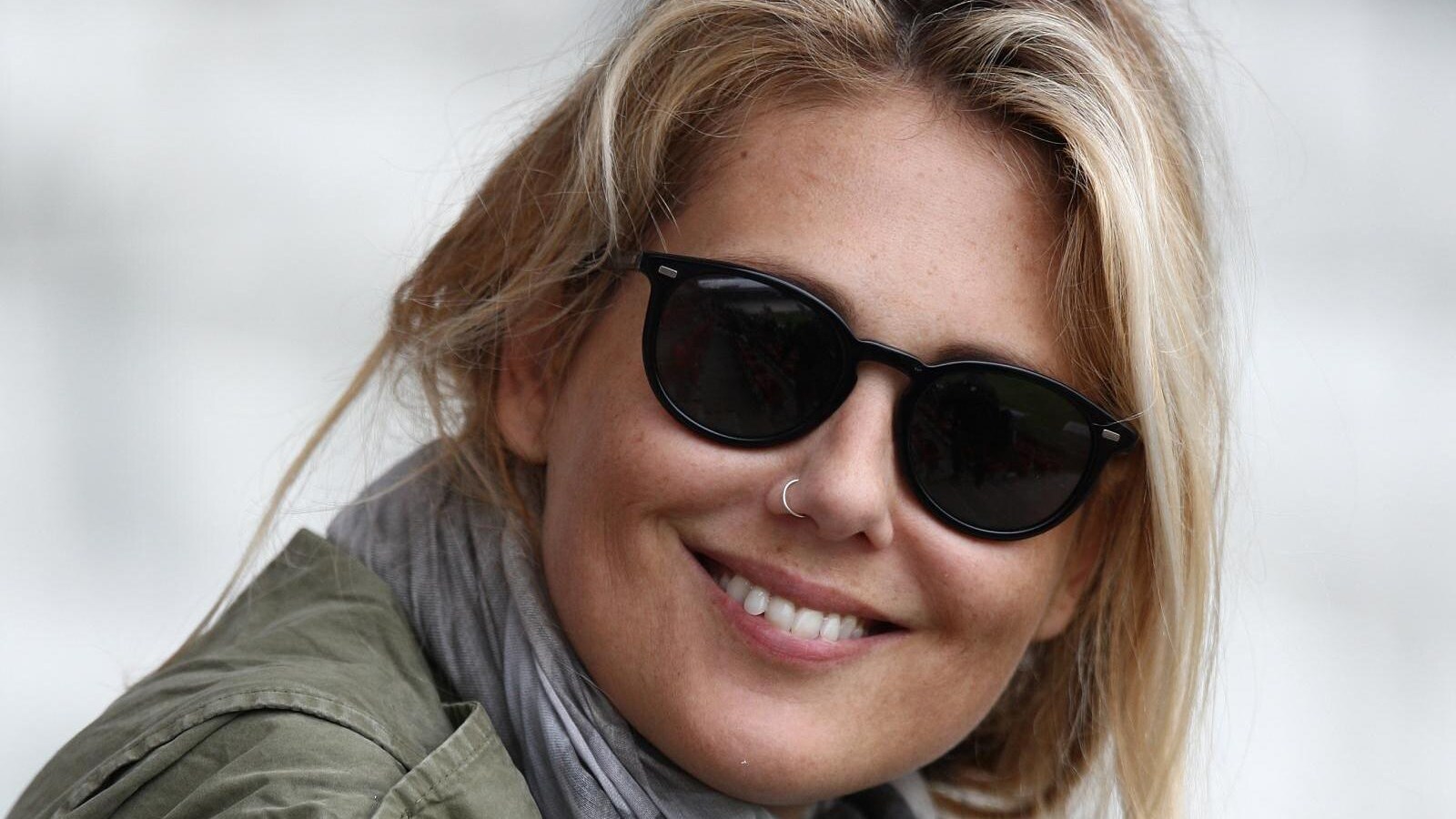 Bionda e bella come le giovanissime mogli dei calciatori che il suo compagno allena, Novella Benini è la donna che ha restituito il sorriso a Cesare Prandelli