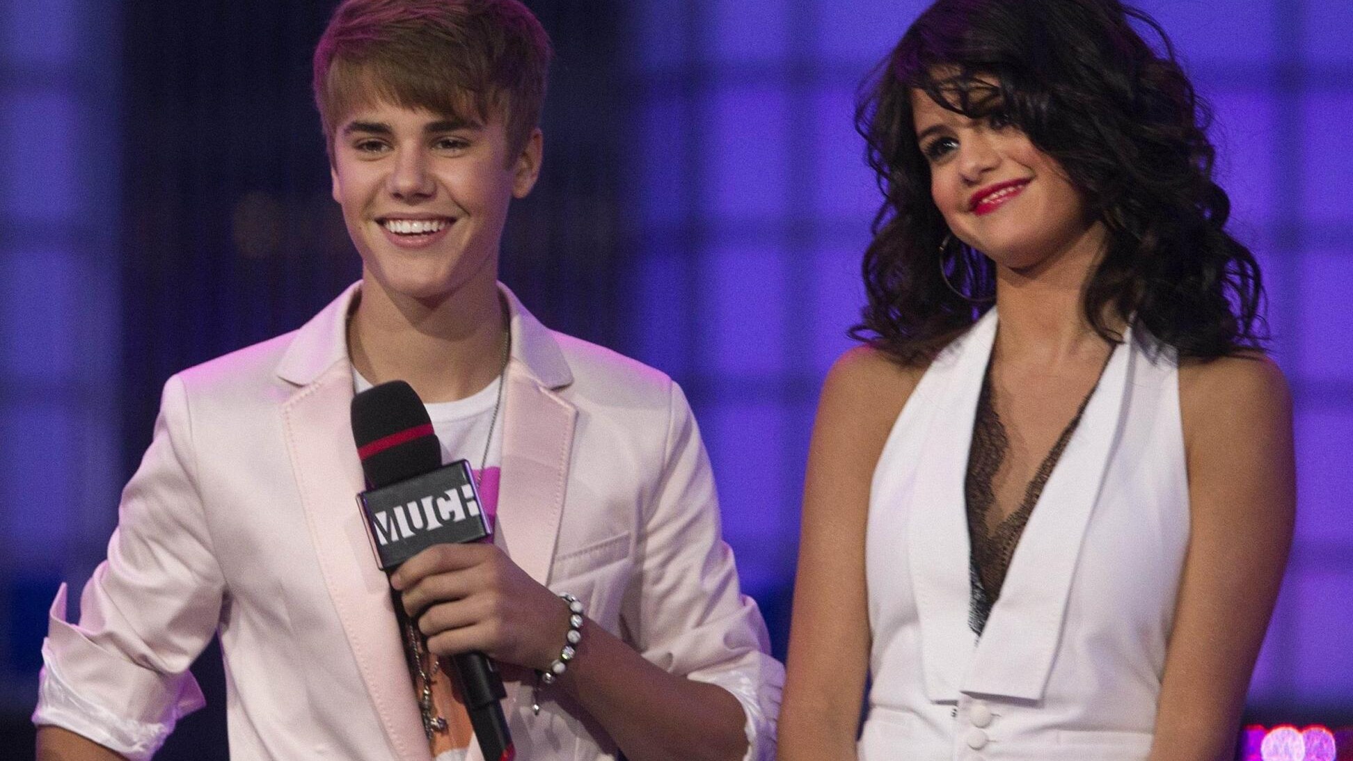 Sono preoccupati i fan della coppia formata da Justin Bieber e Selena Gomez. I due, infatti, starerebbero attraversando una pericolosa crisi che avrebbe spinto il divo a lasciare la sua bella fidanzata