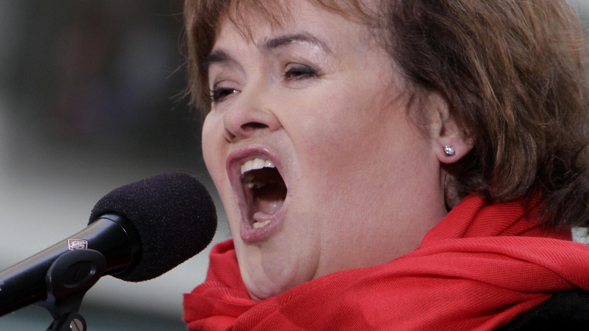 I vicini di Susan Boyle non ne possono più di ascoltare i suoi gorgheggi e hanno deciso di denunciare la cantante britannica alla corte locale per disturbo alla quiete